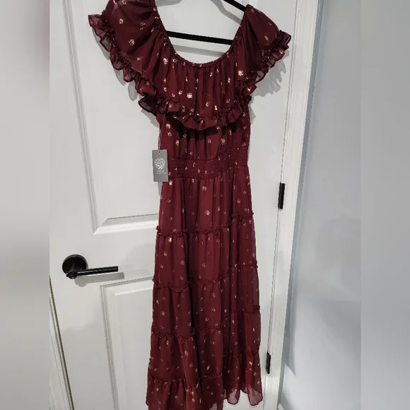 Vince Camuto Foil Accent Off the Shoulder Tiered Dress in Dp Cranberry size M - Picture 2 of 5